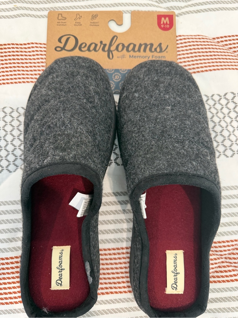 Dearfoams Gray Memory Foam Slippers with Burgundy Insole (M)